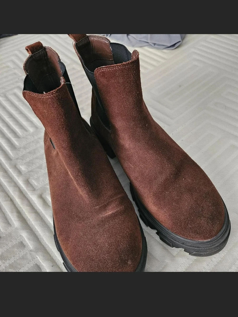 URBAN OUTFITTER BOOTS